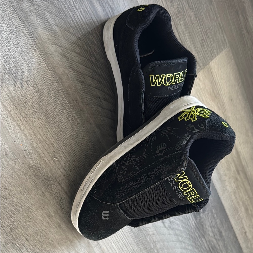 Kids Black Skate Shoes